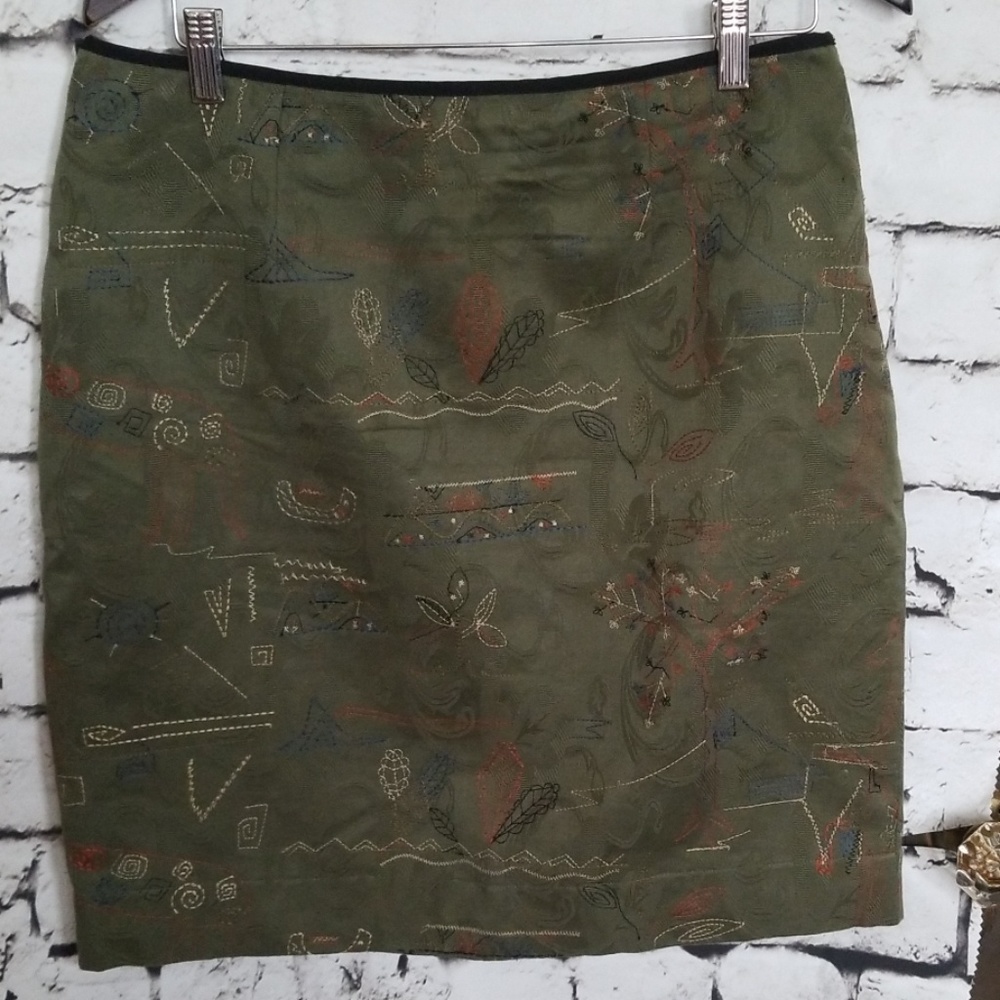 Anthropologie green embroidered skirt Size 12